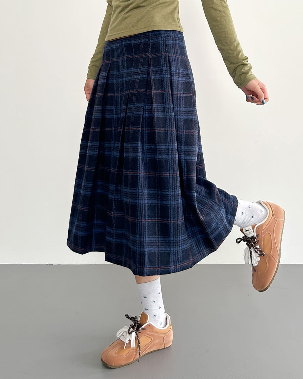 Preppy Style Plaid Pleated Midi Skirt
